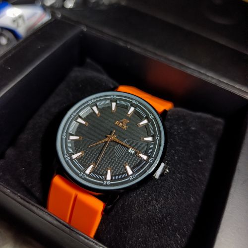 Side profile showing case and magnetic lock of Rick men’s watch