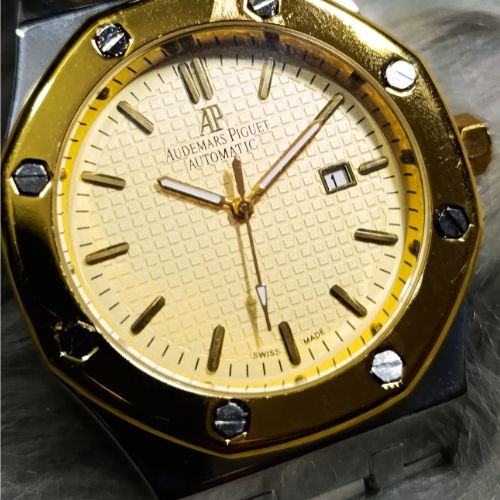 Premium AP Royal Oak men’s luxury wristwatch in two-tone steel and gold, featuring bold yellow patterned dial and date function.