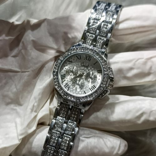 Elegant diamond women’s watch with Roman numeral dial and stainless steel strap – luxury ladies wristwatch